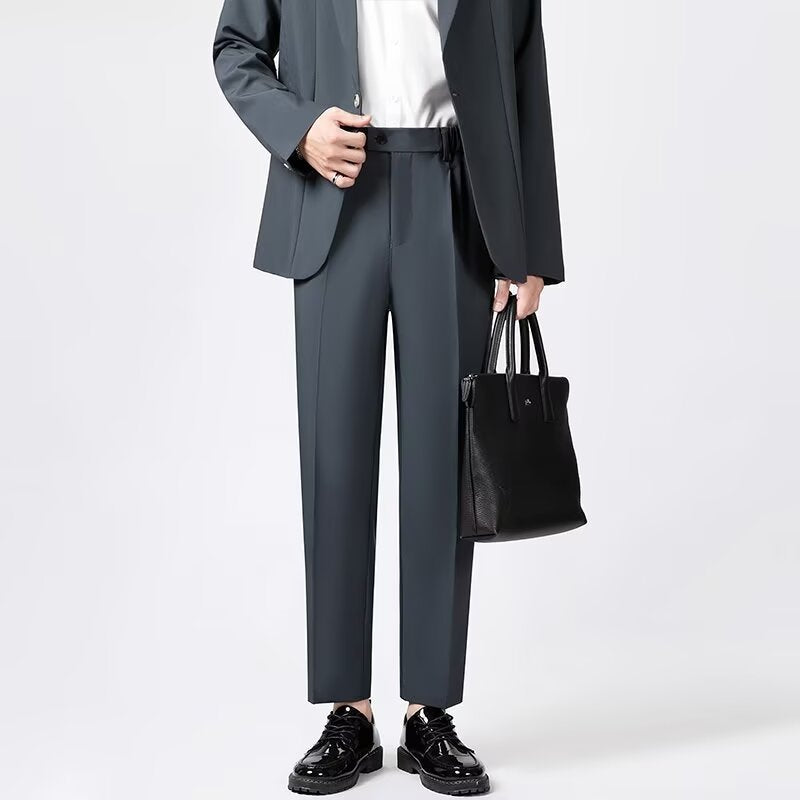 Herre slim fit ankelbukser. Stilige og komfortable, egnet for både jobb og fritidsbruk. Business casual look.