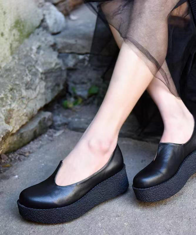 Trendy damesko: Svarte plattformhæler. Elegante og komfortable høye hæler, ideelle som festsko.