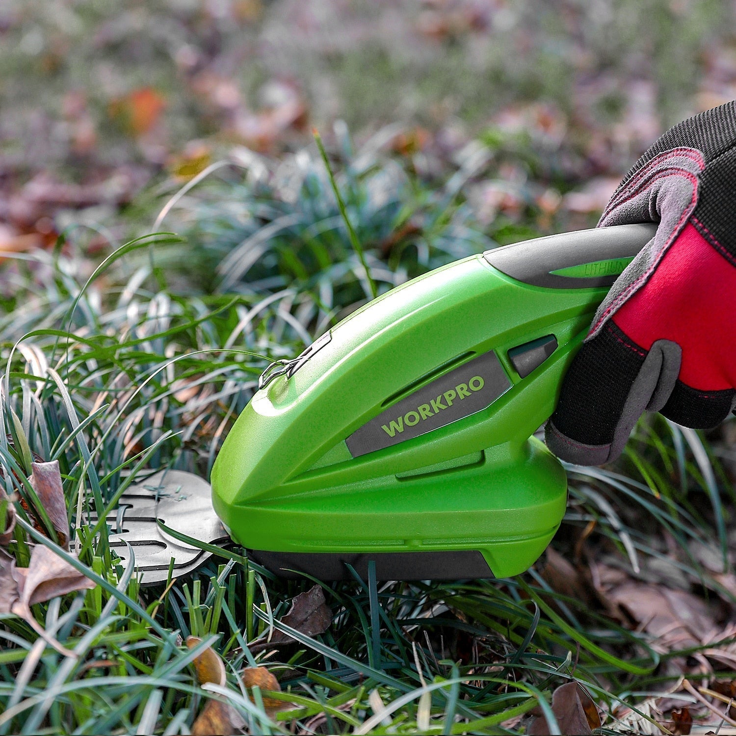 Grønn elektrisk hekksaks med lang rekkevidde, perfekt for hagearbeid. Effektiv trimmer for busker og hekker.