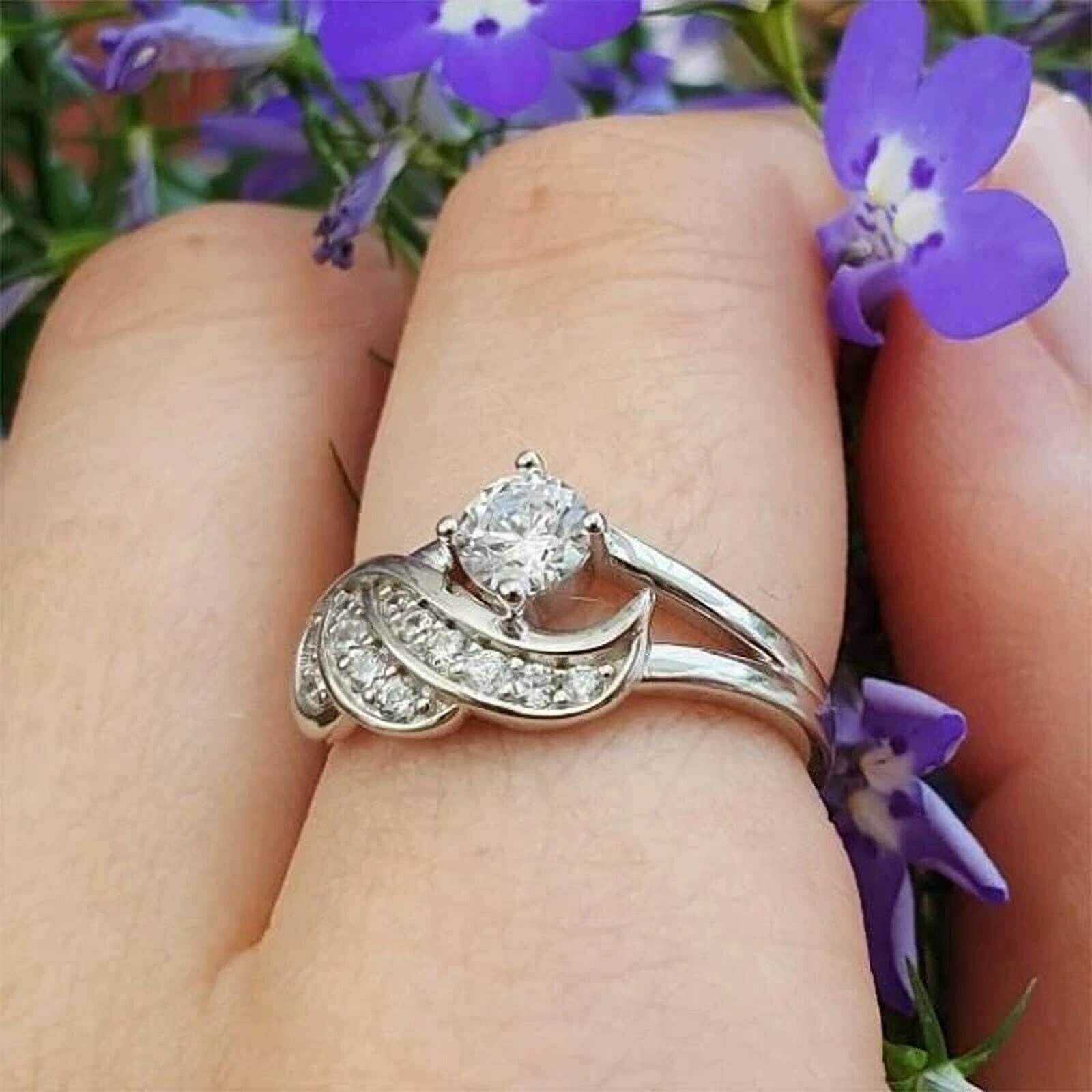 Englens Omfavnelse ring: En unik kombinasjon av sølv og cubic zirconia som symboliserer beskyttelse.