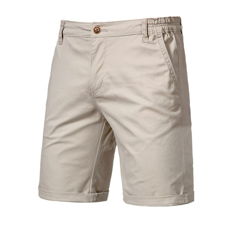 Casual herreshorts i ensfarget design for menn. Perfekt for sommer, hverdag og fritidsaktiviteter.