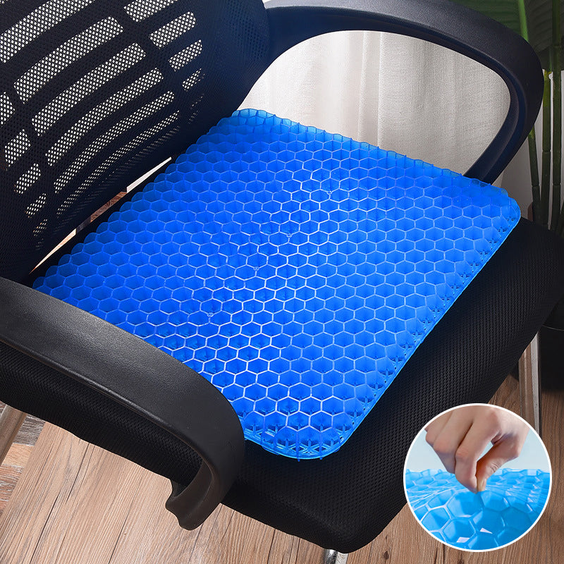 "Ergonomisk blå gelpute med kjølende effekt og bikakemikroporedesign for maksimal komfort og luftstrøm."