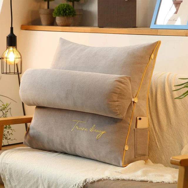 Kileformet støttepute for ryggen. Sikrer optimal ergonomisk posisjon og komfort som lesepute eller i stol.