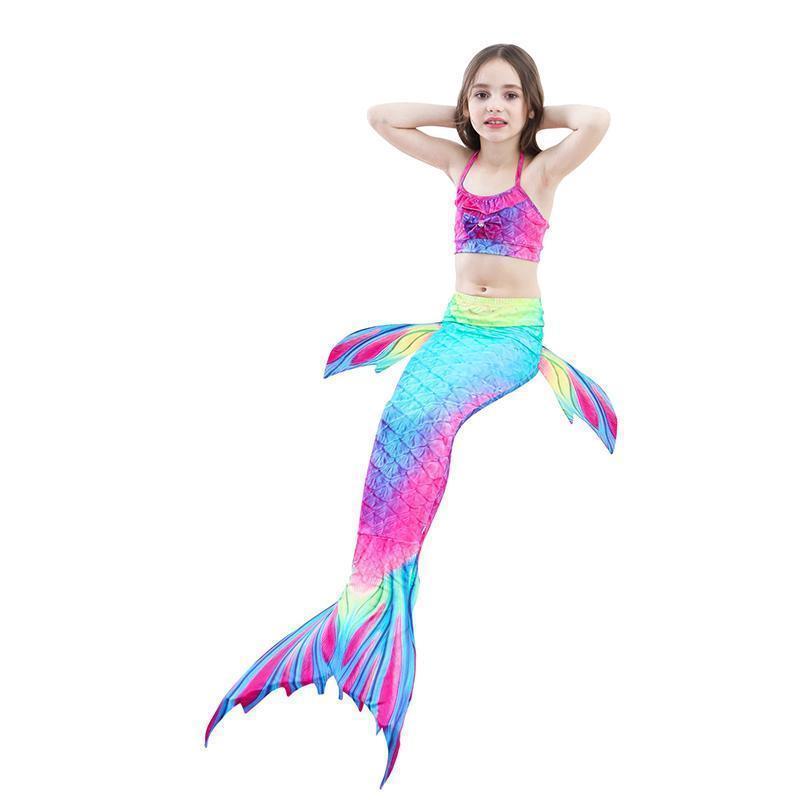 "Fantasifull havfrue badedrakt for barn, flerfarget design med topp, shorts og fiskehale, perfekt for svømming og cosplay."