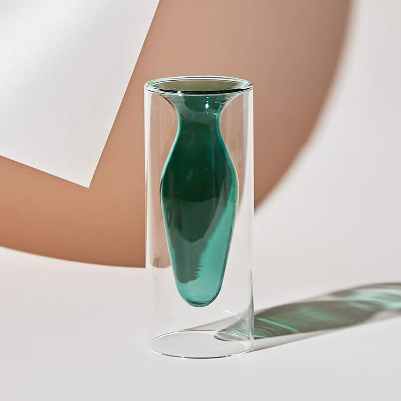 Gaveide: Fargerik skandinavisk glassvase, perfekt for interiør og blomster