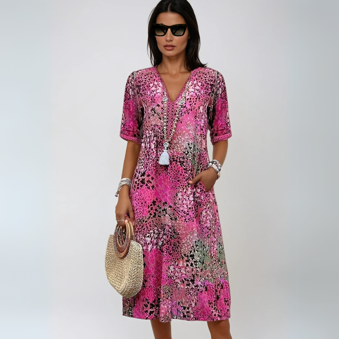 Komfortabel boho midikjole med V-hals for kvinner, et fargerikt og casual valg for varme dager.