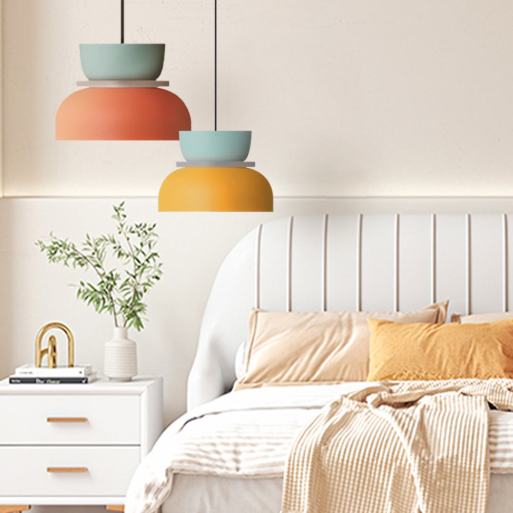 "Fargerik pendellampe med makronfarger og moderne nordisk design, interiørbelysning, perfekt for små til mellomstore rom."