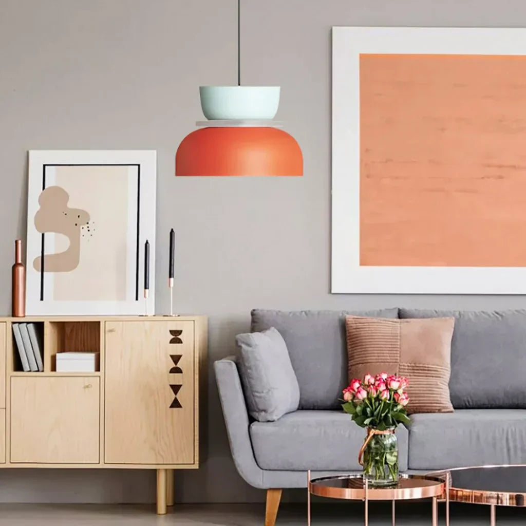 "Fargerik pendellampe med makronfarger og moderne nordisk design, interiørbelysning, perfekt for små til mellomstore rom."