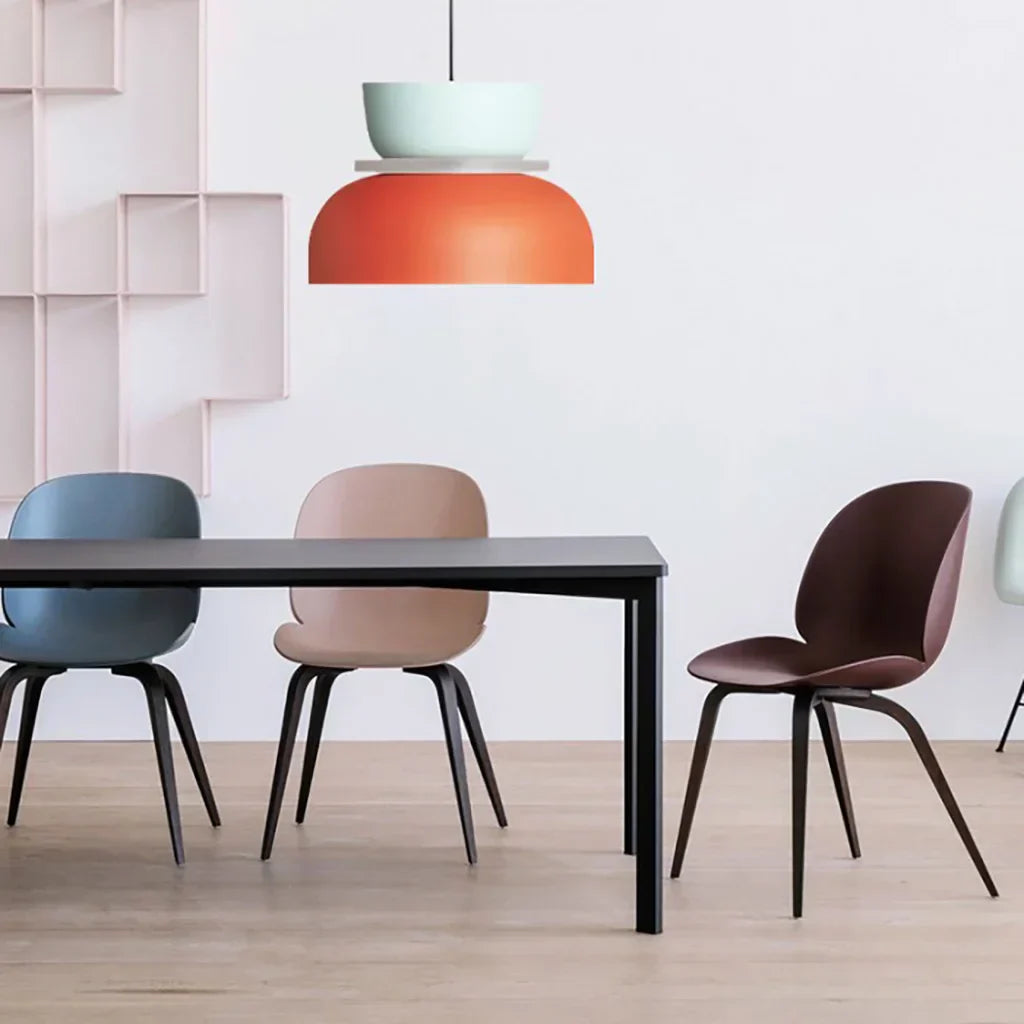 "Fargerik pendellampe med makronfarger og moderne nordisk design, interiørbelysning, perfekt for små til mellomstore rom."