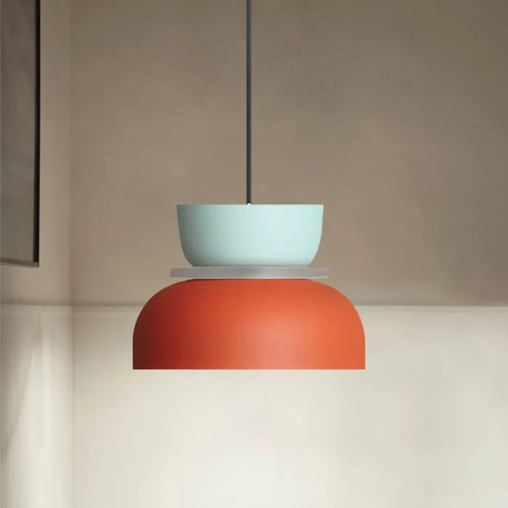 "Fargerik pendellampe med makronfarger og moderne nordisk design, interiørbelysning, perfekt for små til mellomstore rom."