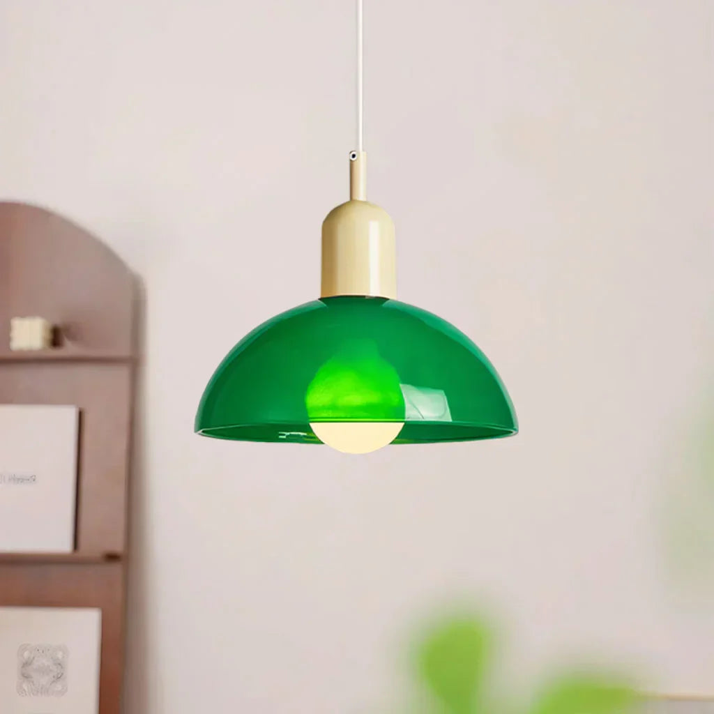 Fargerik skål pendellampe med LED-lys og elegant design i livlige farger, ideell for moderne og klassiske interiører.