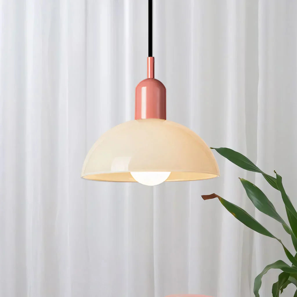 Fargerik skål pendellampe med LED-lys og elegant design i livlige farger, ideell for moderne og klassiske interiører.