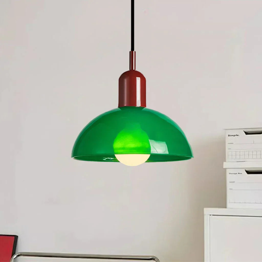 Fargerik skål pendellampe med LED-lys og elegant design i livlige farger, ideell for moderne og klassiske interiører.