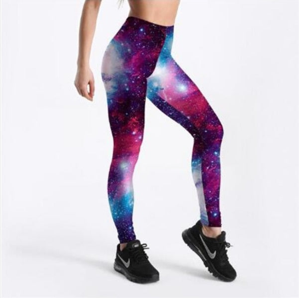 Komfortable dame leggings med høy midje og fargerikt 3D galaksemønster. Ideelle for trening og aktiv fritid.