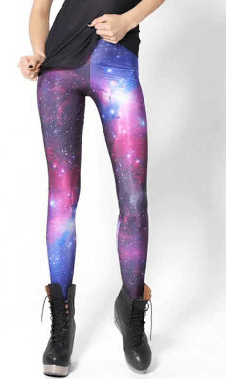 Brettede Dame 3D Galaxy leggings, viser fargerikt 3D-trykk og mykt stoff for komfort og unik stil.
