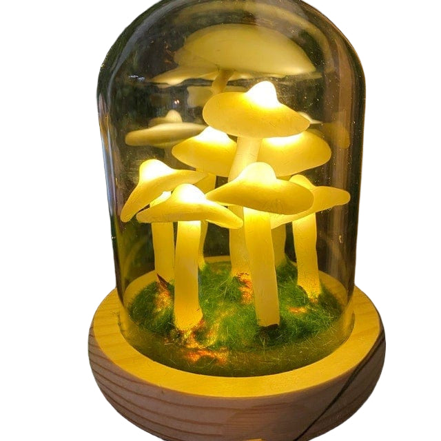 Ferdigstilt DIY sopplampe, en unik bordlampe som lyser opp ditt interiør med stemningsfull belysning.