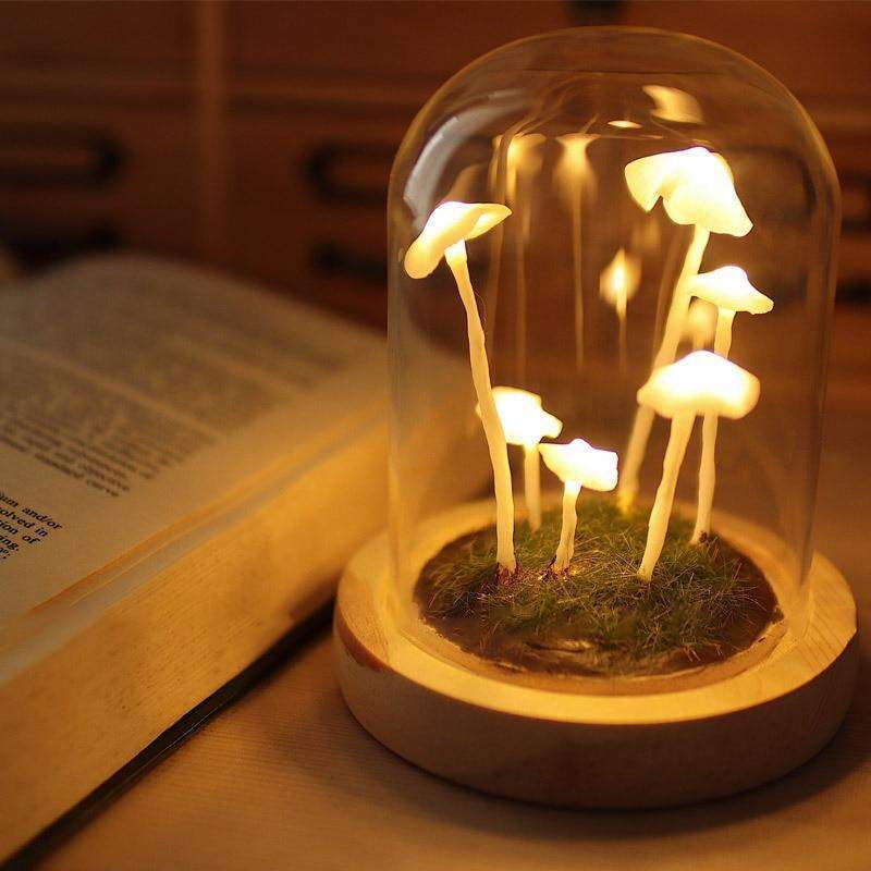 DIY sopplampe sett med materialer for håndverk. Skap din egen kreative bordlampe for hjemmedekor.