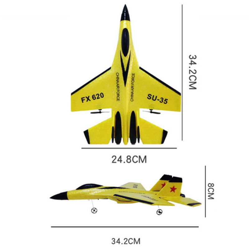 Nærbilde av fjernstyrt kampflymodell, detaljer av vinger og kropp, perfekt gave til barn/voksne