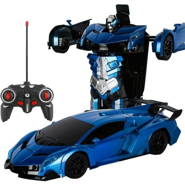 Barn ler mens de leker med fjernstyrt transformerrobot, gøyal transformasjonslek, flott gaveidé.