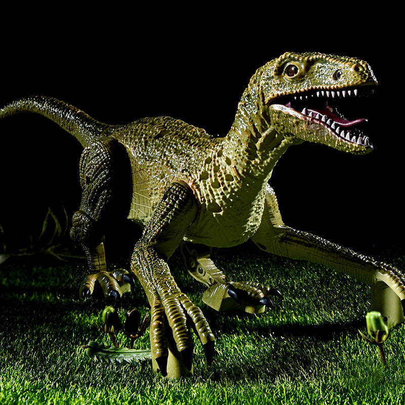 "Fjernstyrt Velociraptor dinosaurleke med realistiske 3D-øyne og hudtekstur for barn, perfekt for dinosaurentusiaster."
