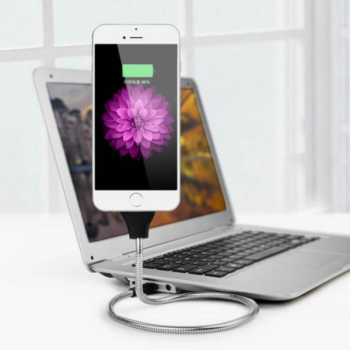 Gadget: Fleksibel ladekabel og telefonstativ for enhver smarttelefon.