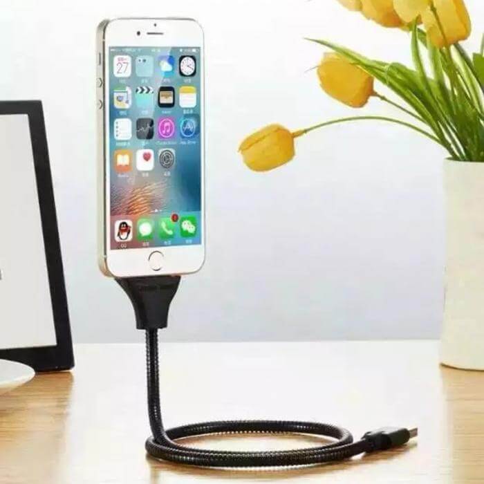 Ergonomisk mobilholder med fleksibel ladekabel for Android og iPhone.