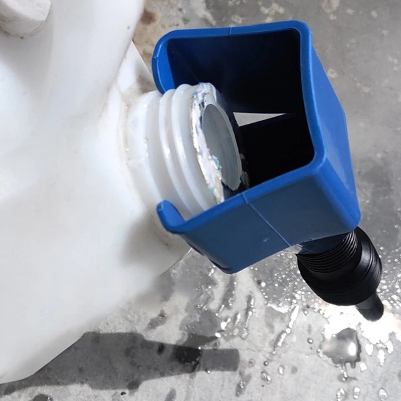 "Fleksibelt dreneringsverktøy for biler, plastmateriale, formbart design, ideelt for presis væskeoverføring uten søl."