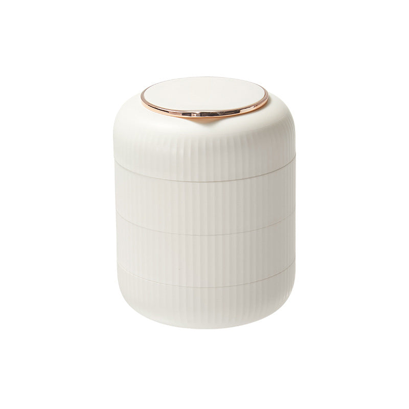 "Flerlags smykkeskrin med 360 graders roterende design, i elegant hvit, for trygg og organisert smykkeoppbevaring."