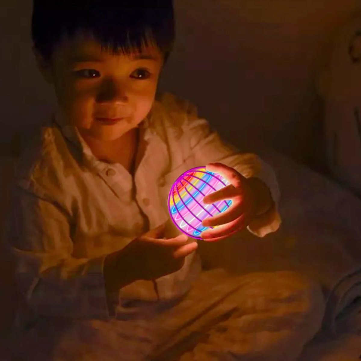 Innendørs lek: Flygende gyroskop, med lysende LED, skaper spennende 360° bevegelse.