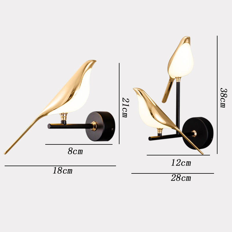 Fugleformet moderne vegglampe i elegant gullfinish med LED-belysning, skaper luksuriøs atmosfære i interiøret.