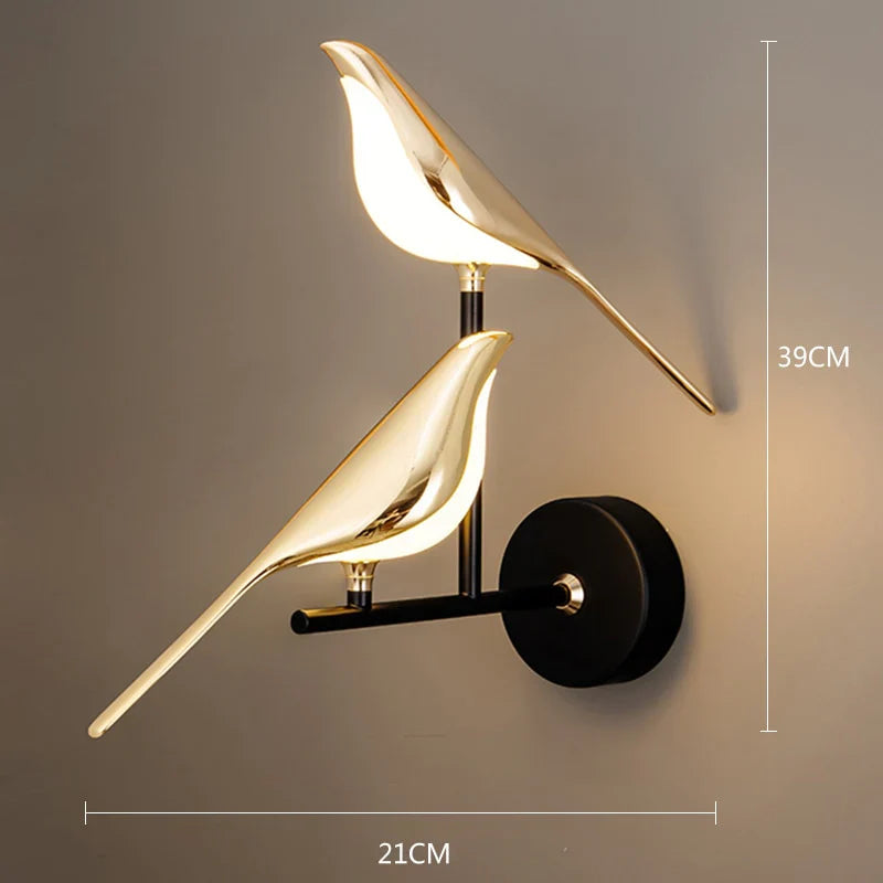 Belysning med personlighet: Vegglampe med unikt fuglemotiv for stuen, soverommet eller gangen.