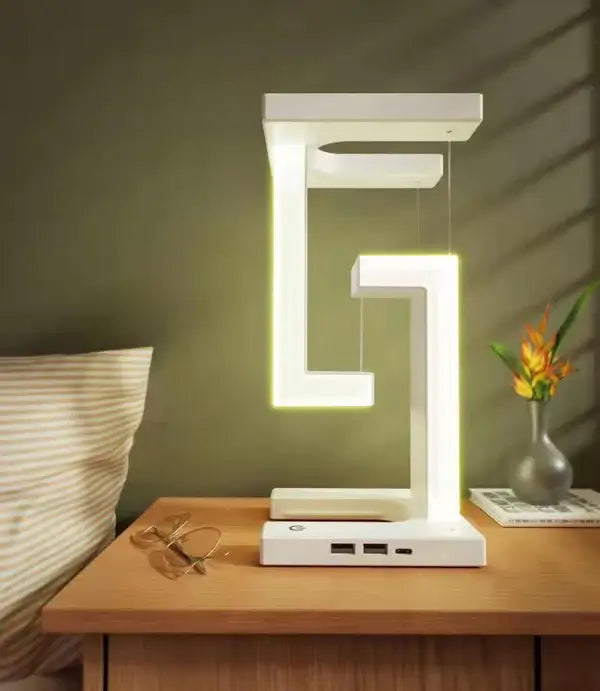 Stilren LED Tensegrity bordlampe med futuristisk look og trådløs ladefunksjon. En moderne smartlampe til hjemmet.