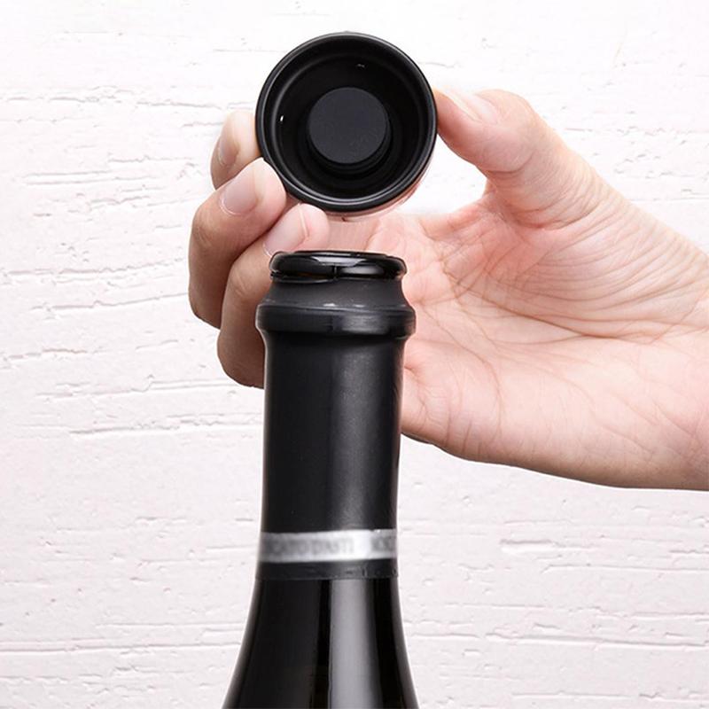 "Gjenbrukbar svart vinkork i kompakt design på en vinflaske, sikrer lufttett forsegling og bevarer bobler."
