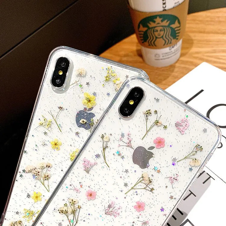 iPhone tilbehør: gjennomsiktig deksel med vakkert blomstermotiv, beskytter mobilen.