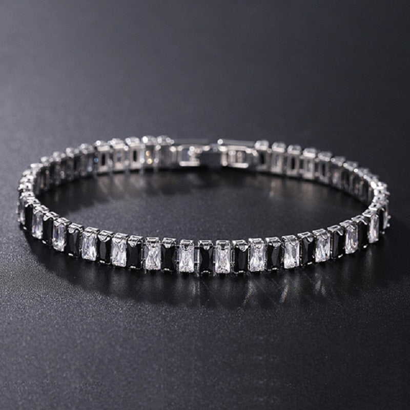 Funklende armbånd med cubic zirconia, et ideelt smykke for kvinner