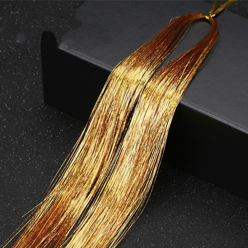 Hårforlengelse med tinsel-effekt, glitter og farge for et unikt hårtilbehør.