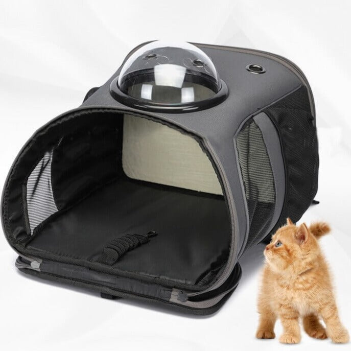 To bærevesker for kjæledyr, grå og rosa, utstilt sammen, viser fargevalg for hund og katt.