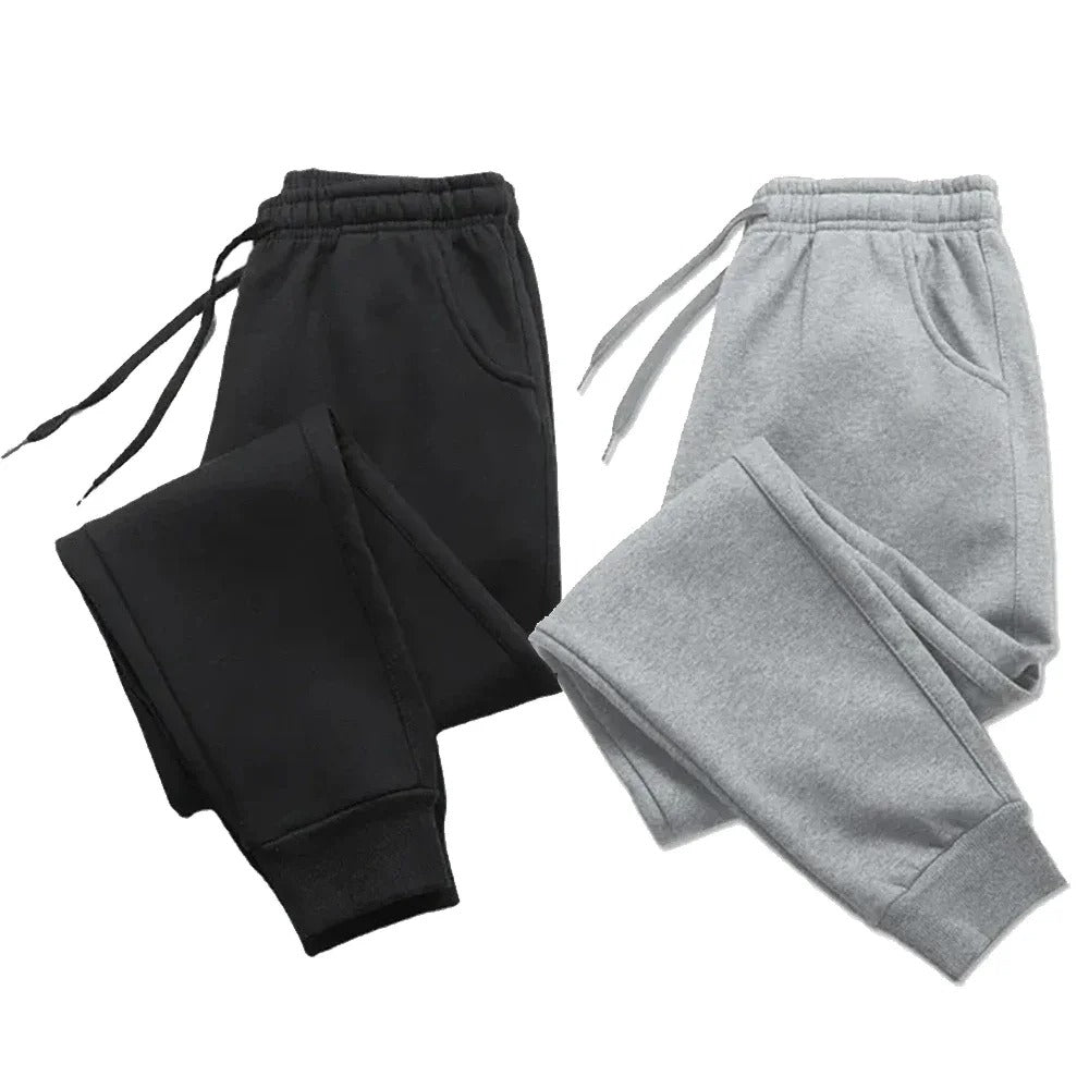 Stilren herre joggebukse i moderne design, egnet for både hjemmebruk og uformelle anledninger.