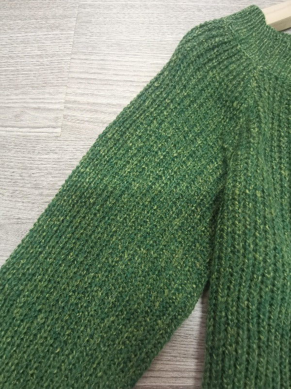 Klassisk grønn langermet pullover for dame med rund hals, myk og komfortabel for en stilfull look.