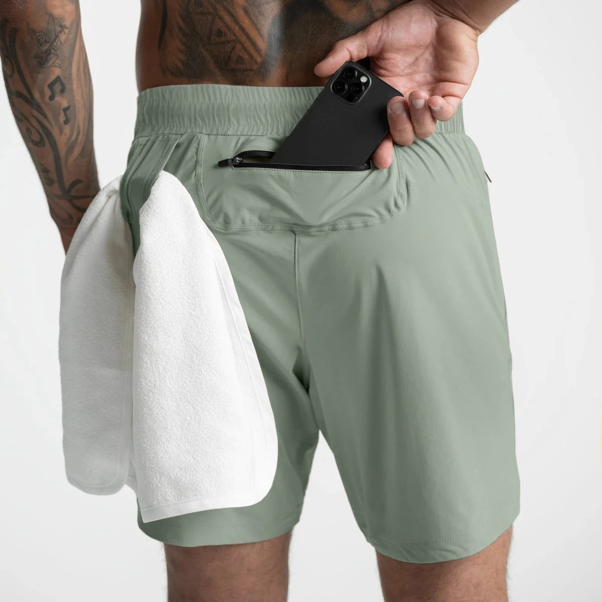 Grønn herre hurtigtørkende treningsshorts for optimal komfort og ytelse under sportslig aktivitet.