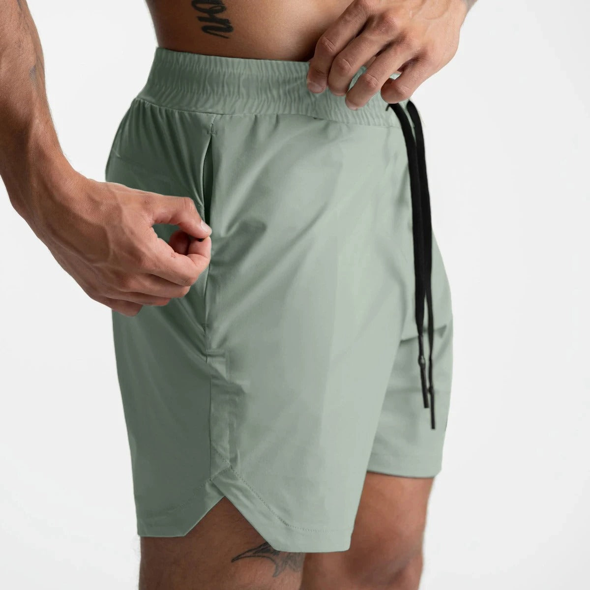 Komfortabel og pustende herreshorts, perfekt for trening, løping eller sommeraktiviteter.