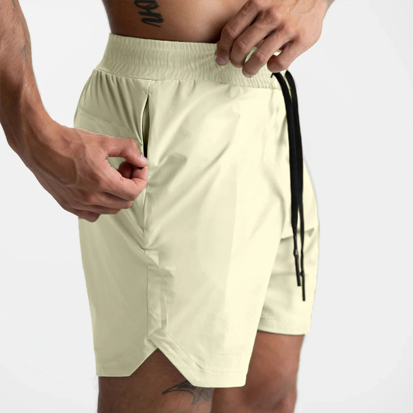 Khaki herre fritidsshorts, lett og pustende, flott for både trening og avslappede sommerdager.