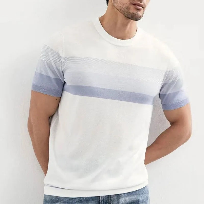 Komfortabel herre T-skjorte i sømløst design. Ideell for vår og sommer. Grønn variant.