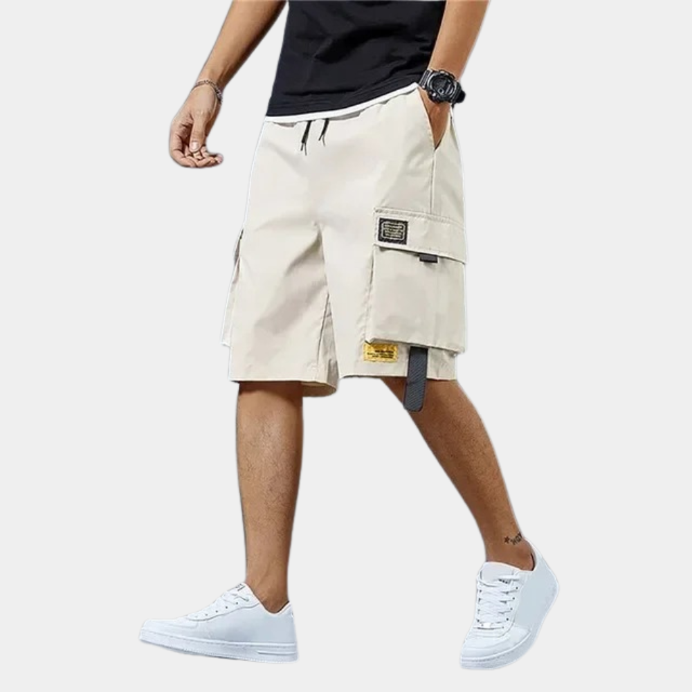 Grå cargo shorts for menn, stilige og funksjonelle med flere lommer, lettvektsmateriale, moderne sommerdesign.