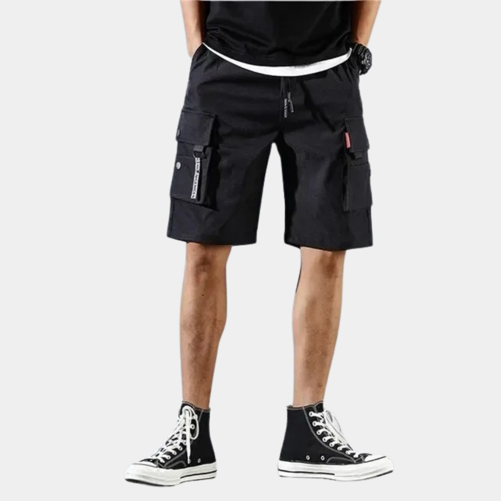 Grå cargo shorts for menn, stilige og funksjonelle med flere lommer, lettvektsmateriale, moderne sommerdesign.