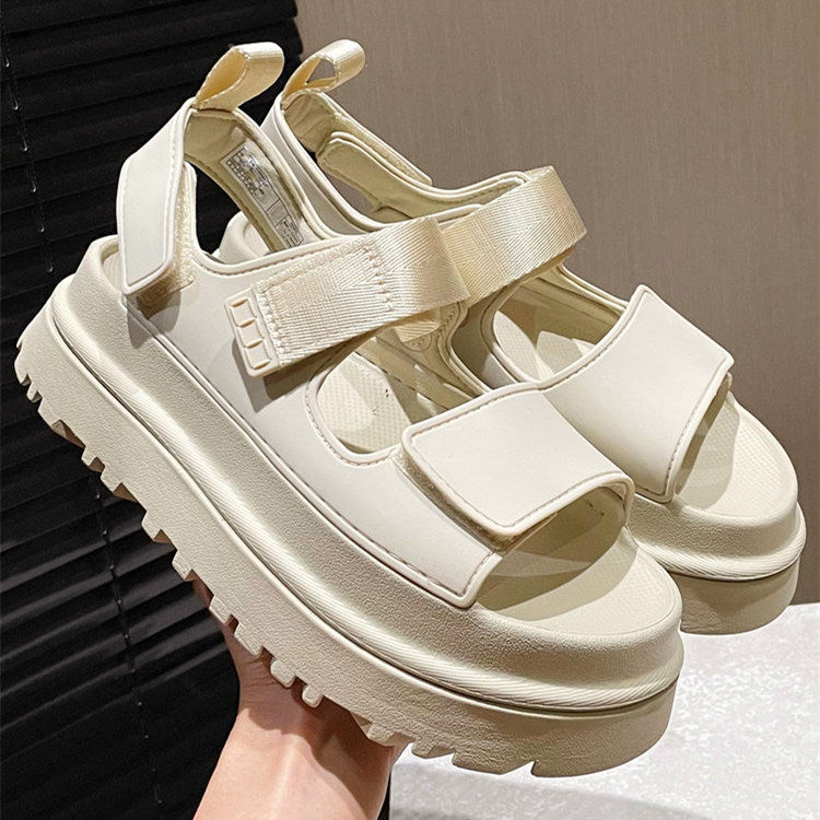 Grå dame sporty sandaler med ergonomisk fotseng og sklisikker såle, justerbar reim for optimal passform.