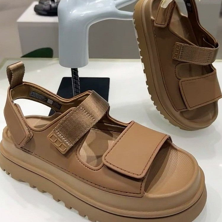 Grå dame sporty sandaler med ergonomisk fotseng og sklisikker såle, justerbar reim for optimal passform.