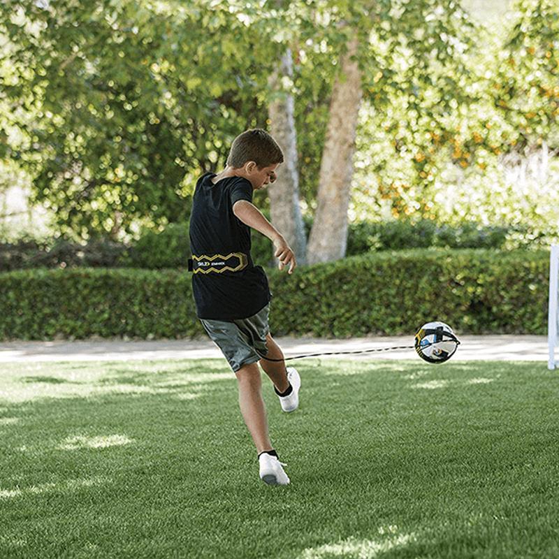Gult fotballtreningsbelte for solo trening, justerbart med elastisk tau, passer alle ferdighetsnivåer. Perfekt til både ballk