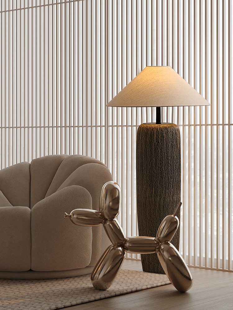 "Gulvlampe i forvitret tre, rustikk stil, slitne detaljer, LED/Edison-pære, varm atmosfære, moderne hjem"