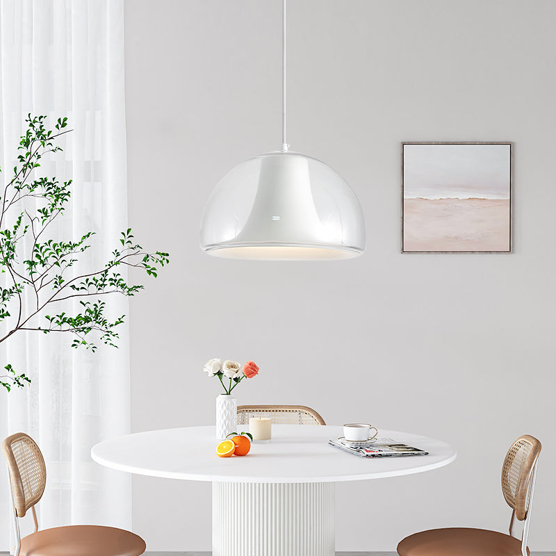 Halvsirkelformet glaspendel i Bauhaus-stil med myk glød, tilgjengelig i grønn, hvit og oransje for stilfull atmosfære.